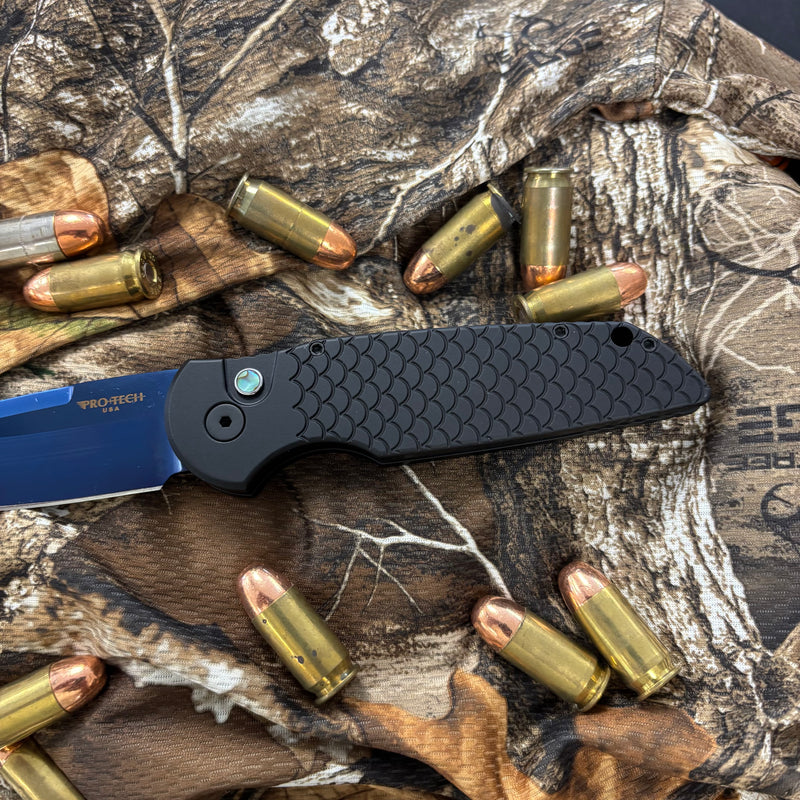 Load image into Gallery viewer, Protech TR-3 X1 SB, Tactical Response 3, 3.5" Clip Point Auto Folder, Black Handle Fishscale Texture, Sapphire Blue Blade, Knife
