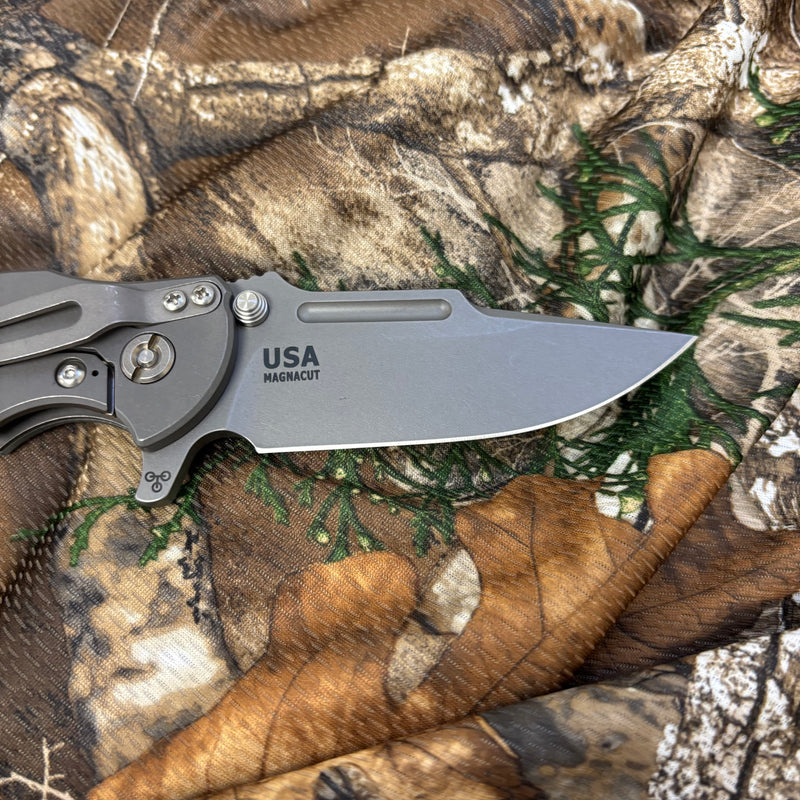 Load image into Gallery viewer, Rick Hinderer Jurassic Frontier 3.375" Magnacut Clip Point, Tri-Way, Working Finish, Translucent Green G10 Knife
