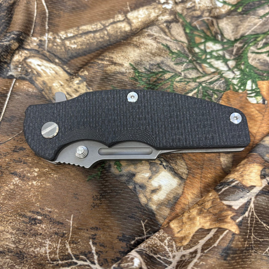 Rick Hinderer Jurassic Frontier 3.375" Magnacut Clip Point, Tri-Way, Working Finish, Black Green G10 Knife