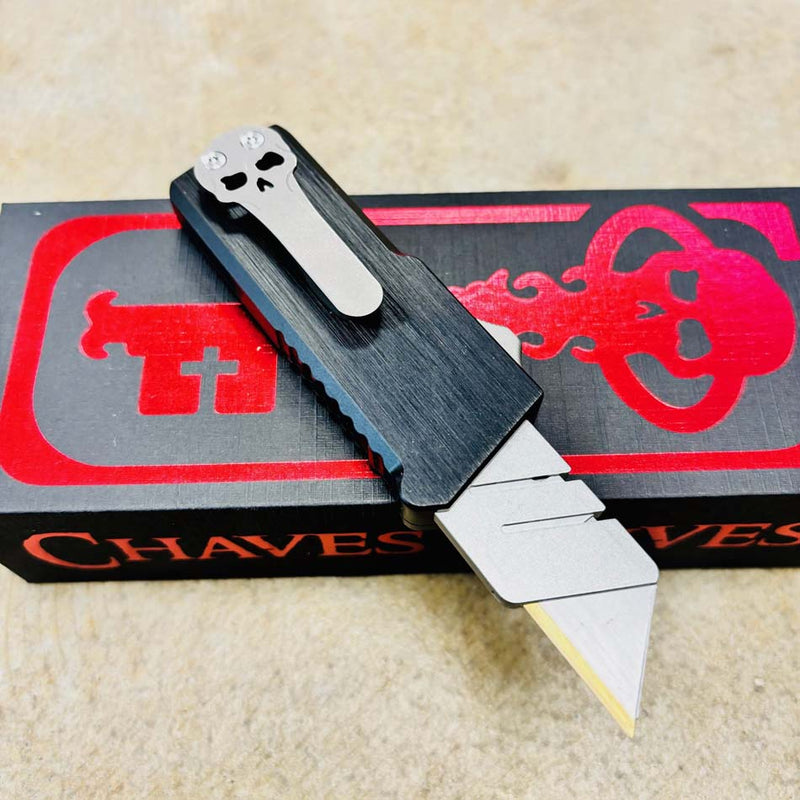 Load image into Gallery viewer, Chaves CHUB Auto OTF 1" Black Aluminum Knife
