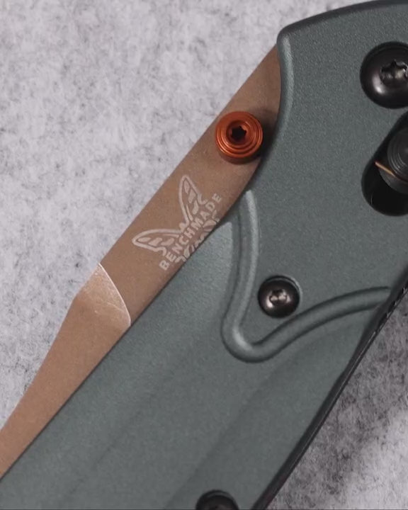 Load and play video in Gallery viewer, Benchmade 940FE-2601 Osborne, 3.4" CPM-S90V Reverse Tanto, Taiga Green Aluminum Handles Knife

