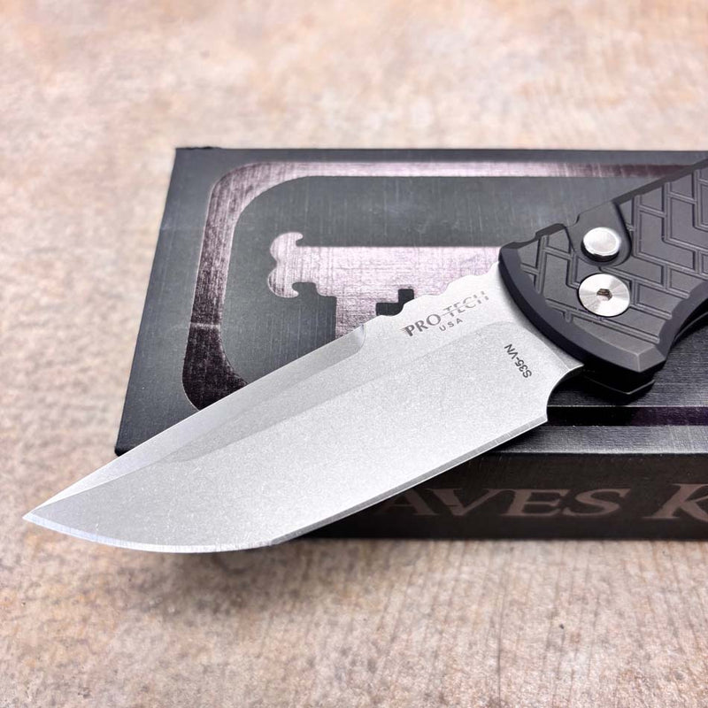 Load image into Gallery viewer, Protech BST26.Redencion.1 Black Tread Textured Handle Knife #13 of 50
