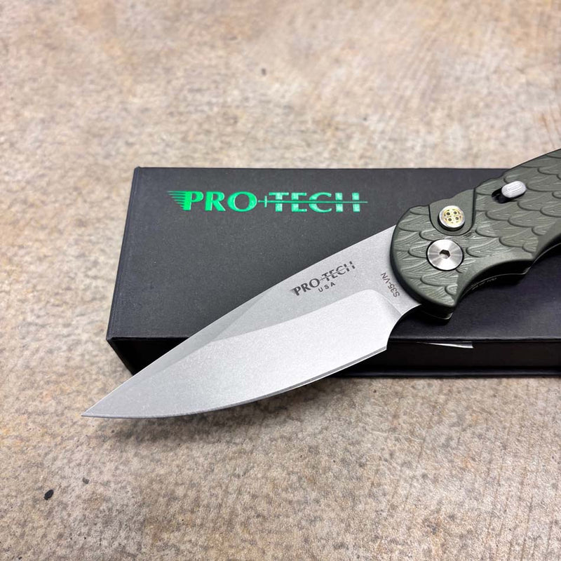 Load image into Gallery viewer, Protech BST26.TR3.1 Tactical Response 3, Grooved Green Handles, Stonewash 154CM Blade, Mosaic Pin Button, Knife BLADE SHOW TEXAS 2026
