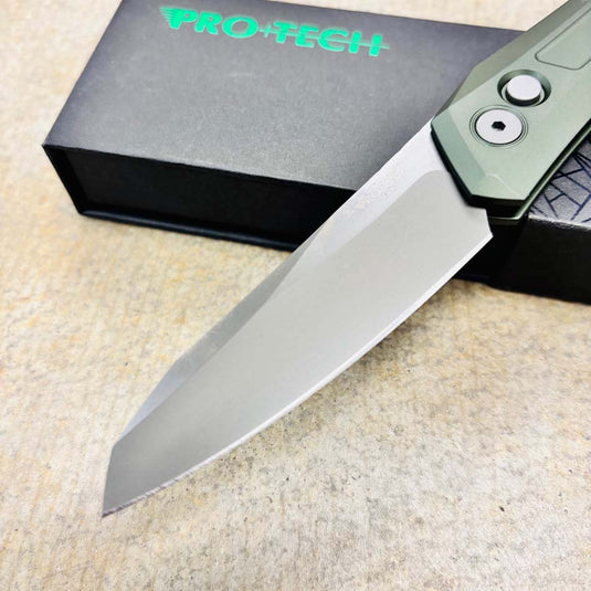 Protech DS121-GREEN Oligarch Dmitry Sinkevick Design Solid Green Aluminum Handles, Smoky Grey DLC Magnacut Blade Auto Knife